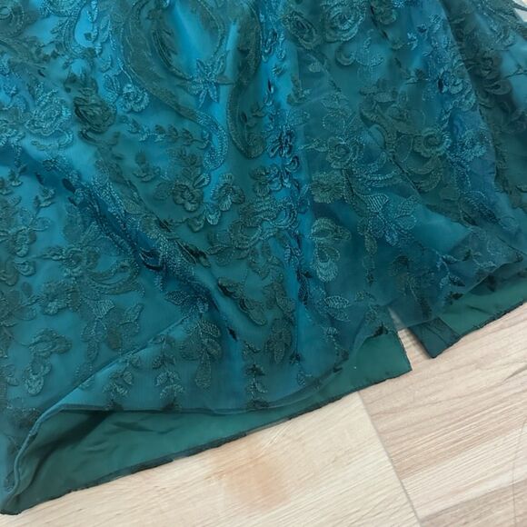 JJ's House Off the Shoulder Knee-Length Lace Mother of the Bride Dress Size 24W - Picture 3 of 9